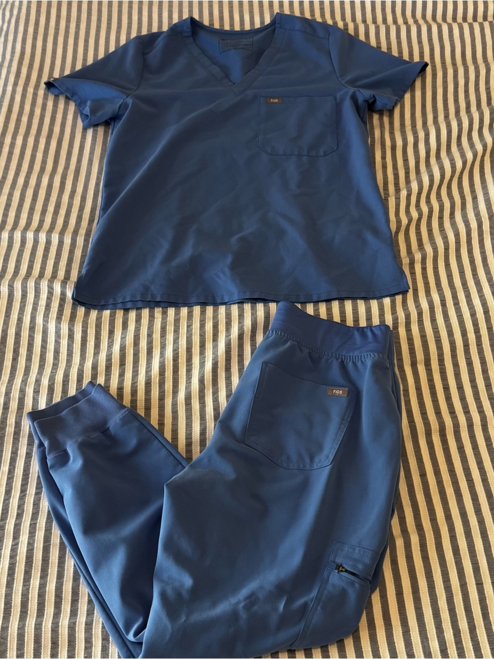 Medium Petite FIGS scrubs